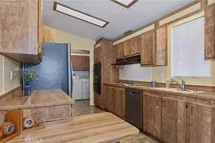 1300 W Menlo Ave, Hemet, CA 92543 - Photo 9