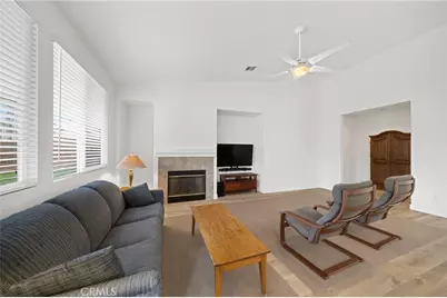 40889 Robards Way, Murrieta, CA 92562 - Photo 15