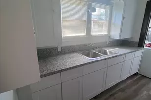 157 153-155 S Laurel St, Ventura, CA 93001 - Photo 17