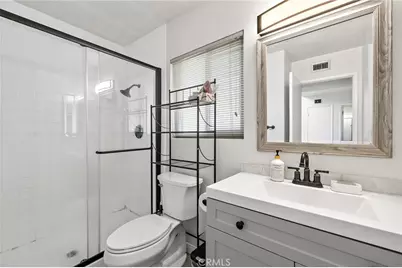 38750 Via Las Flores, Murrieta, CA 92563 - Photo 19