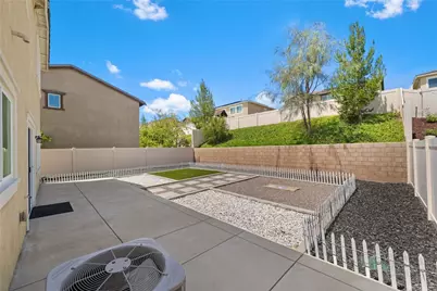 24248 Bay Laurel Avenue, Murrieta, CA 92562 - Photo 25