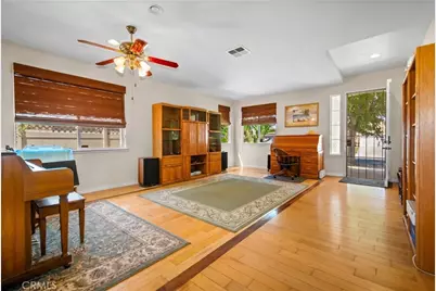925 Hemingway Drive, Corona, CA 92878 - Photo 5