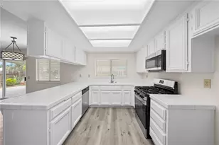 24784 Half Dome Ct, Murrieta, CA 92562 - Photo 9