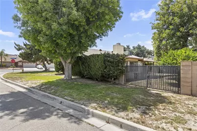 726 Piccadilly Square, Hemet, CA 92544 - Photo 31