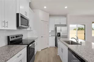 14793 Desert Lily Ct, Apple Valley, CA 92307 - Photo 3