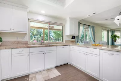 30096 Via Velez, Temecula, CA 92592 - Photo 5