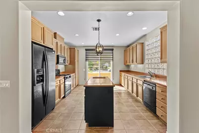 196 Four Seasons Boulevard, Hemet, CA 92545 - Photo 17