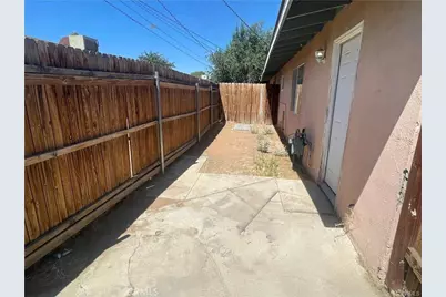 20365 Broken Bow, Apple Valley, CA 92307 - Photo 9