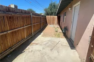 20365 Broken Bow, Apple Valley, CA 92307 - Photo 9