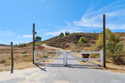 34881 Los Nogales, Temecula, CA 92592 - Photo 9
