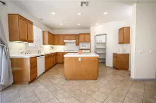 41005 Crimson Pillar Ln, Lake Elsinore, CA 92532 - Photo 7