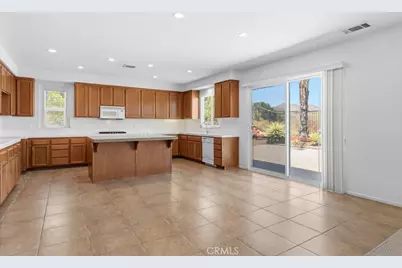 23622 Saratoga Springs, Murrieta, CA 92562 - Photo 17