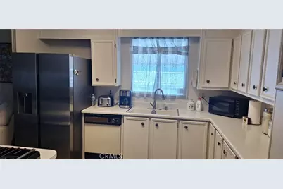 575 Lyon #19, Hemet, CA 92543 - Photo 3
