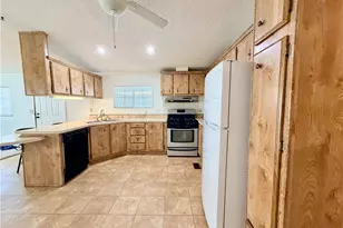 24600 Mountain Ave, Hemet, CA 92544 - Photo 11