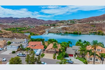 22049 Loch Lomond, Canyon Lake, CA 92587 - Photo 3
