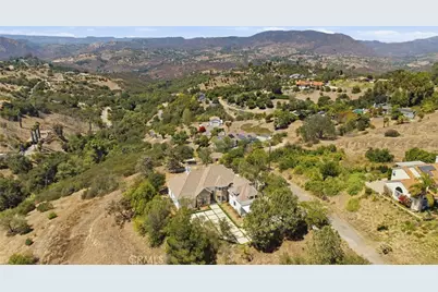 1094 Hillcrest View Lane, Fallbrook, CA 92028 - Photo 3