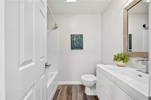 26466 Arboretum Way, Murrieta, CA 92563 - Photo 17