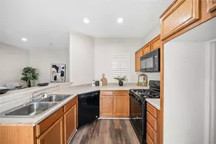 26466 Arboretum Way, Murrieta, CA 92563 - Photo 11