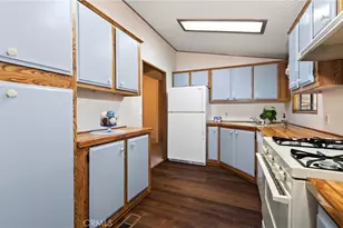1300 W Menlo Ave, Hemet, CA 92543 - Photo 11