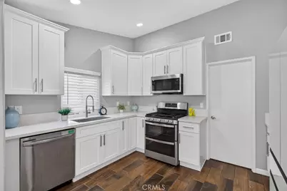 39747 Old Carriage, Murrieta, CA 92563 - Photo 5