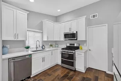 39747 Old Carriage, Murrieta, CA 92563 - Photo 5