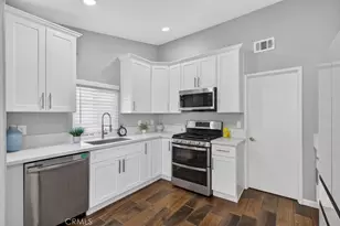 39747 Old Carriage, Murrieta, CA 92563 - Photo 5