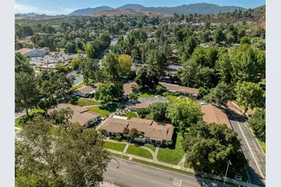 19368 Avenue Of The Oaks, Newhall, CA 91321 - Photo 31