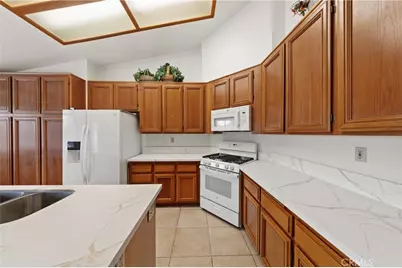 39560 Glenwood Court, Murrieta, CA 92563 - Photo 7