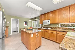 40482 Calle Lampara, Murrieta, CA 92562 - Photo 13