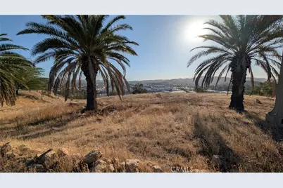 2 Hill Avenue, Lake Elsinore, CA 92530 - Photo 3