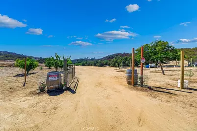 40200 E Benton Road, Hemet, CA 92544 - Photo 29