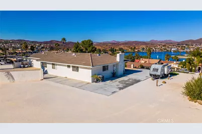 22475 Loch Lomond Drive, Canyon Lake, CA 92587 - Photo 5