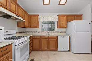 1300 W Menlo Ave, Hemet, CA 92543 - Photo 11