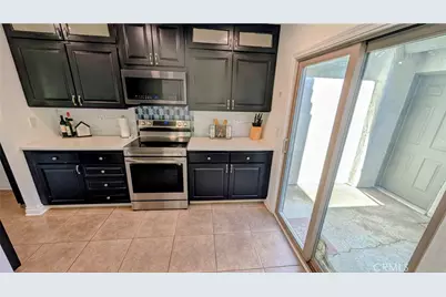 29272 Via Frontera, Murrieta, CA 92563 - Photo 9