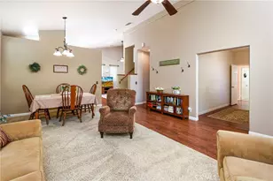 32720 Royal Oak Ln, Lake Elsinore, CA 92530 - Photo 5