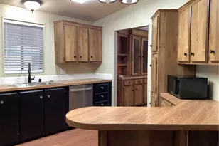 1300 W Menlo Ave, Hemet, CA 92543 - Photo 9
