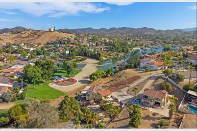 22032 W San Joaquin Drive, Canyon Lake, CA 92587 - Photo 3
