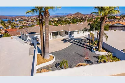 22475 Loch Lomond Drive, Canyon Lake, CA 92587 - Photo 11