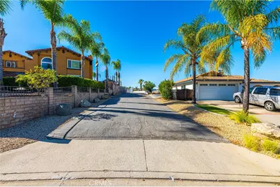 22475 Loch Lomond Drive, Canyon Lake, CA 92587 - Photo 3