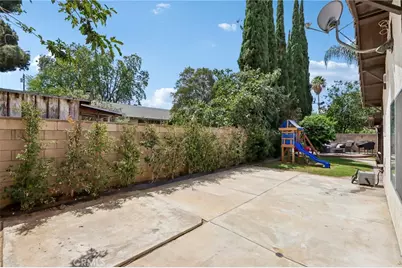 9228 Hawthorne Avenue, Riverside, CA 92503 - Photo 35