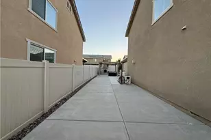 35615 Athena Ct, Winchester, CA 92596 - Photo 9