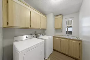 1300 W Menlo Ave, Hemet, CA 92543 - Photo 17