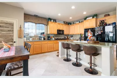 37781 Rushing Wind Court, Murrieta, CA 92563 - Photo 11