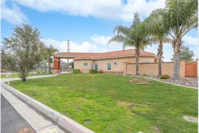 947 W Commonwealth Avenue, Hemet, CA 92543 - Photo 3