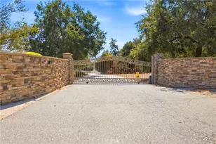 41653 Oak Trail Ct, Murrieta, CA 92562 - Photo 3