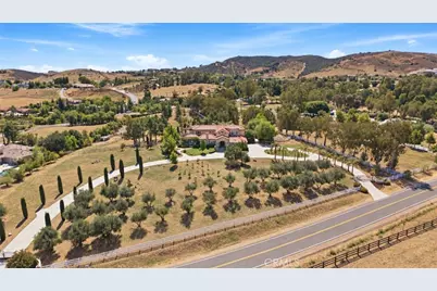 20855 Avenida Castilla, Murrieta, CA 92562 - Photo 5