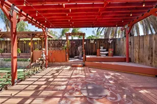 29688 Via Naravilla, Sun City, CA 92586 - Photo 37