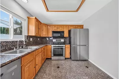 25992 Country Walk Lane, Murrieta, CA 92563 - Photo 11