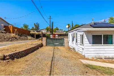 307 N Lowell, Lake Elsinore, CA 92530 - Photo 5