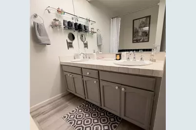 3200 W Riverside Drive #M, Burbank, CA 91505 - Photo 5